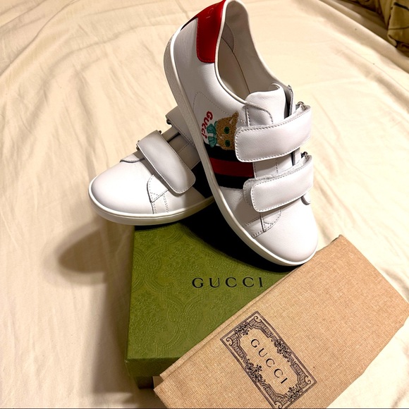 Gucci White and Red Women's Sneakers - Picture 1 of 12